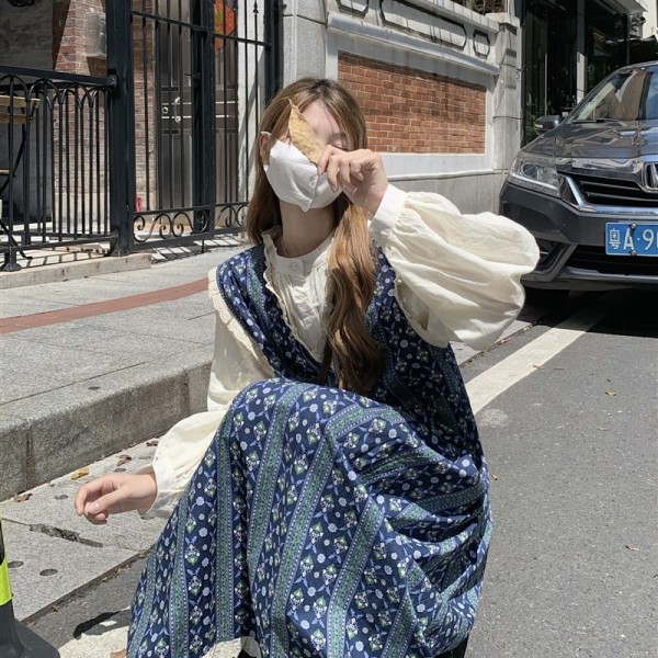 设计感小众碎花背心连衣裙女春季法式气质裙子宽松显瘦a字中长裙