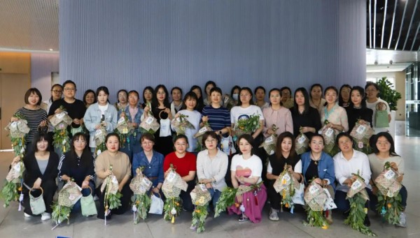 我们的节日丨城发集团举办“指尖上的端午情”女职工手作DIY主题活动