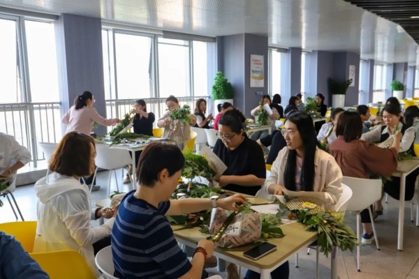 我们的节日丨城发集团举办“指尖上的端午情”女职工手作DIY主题活动