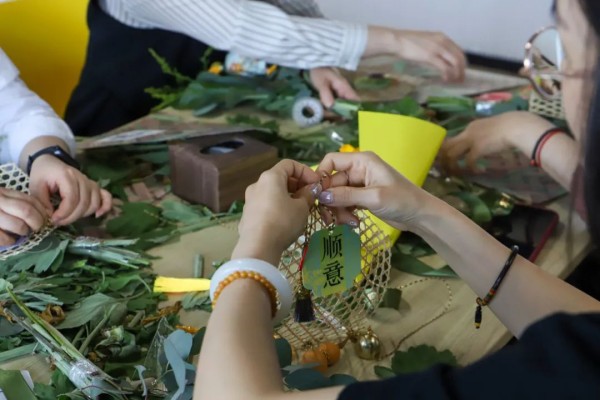 我们的节日丨城发集团举办“指尖上的端午情”女职工手作DIY主题活动