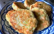 香煎卷心菜鸡肉虾饼