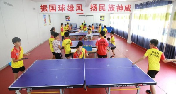 乒乓球——快乐运动与健康生活的关键（以玩乒乓球的好处和影响）