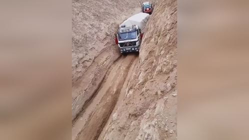 重型卡车极限山谷越野运输