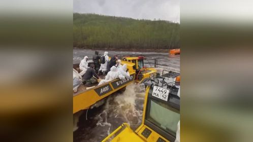 沃尔沃A40G铰接式自卸车,在俄罗斯勘察加半岛渡河越野运输