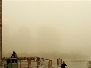 新风系统能防止室外的沙尘通过门缝、窗缝涌入室内