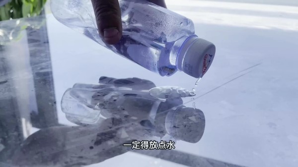 大理石台面很容易出现划痕，老师傅教你如何修复，简易你这样做！