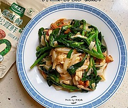 #夏日鲜味轻享健康#芥兰鸡肉炒粿条的做法