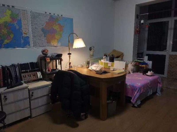 陈栗现在住的出租屋
