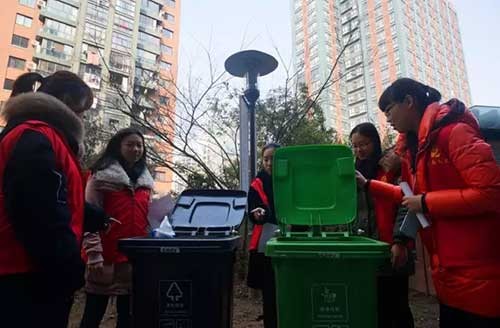 垃圾分类系列： 垃圾桶盖合起来！