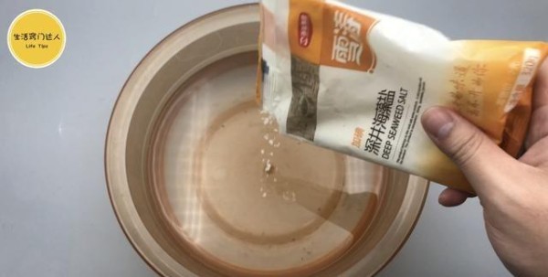 菜篮子污渍油渍洗不干净？水里加几样彻底清洗干净