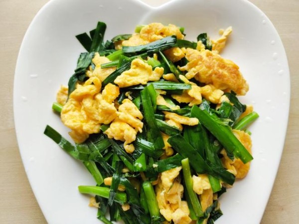 韭菜炒鸡蛋——三分钟快手下饭菜 掌握火候的秘诀的做法