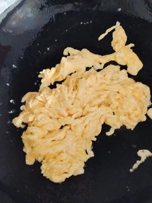 韭菜炒鸡蛋——三分钟快手下饭菜 掌握火候的秘诀的做法 步骤4