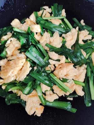 韭菜炒鸡蛋——三分钟快手下饭菜 掌握火候的秘诀的做法 步骤7