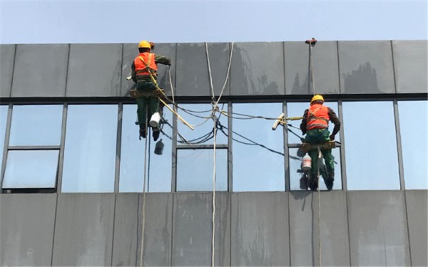 江苏百丽洁告诉你高空外墙清洗要主要哪些问题？