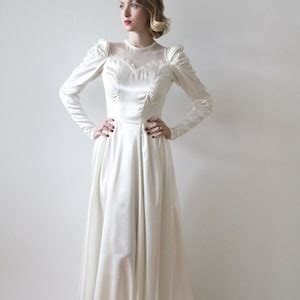 How much should I sell an old wedding dress for? .