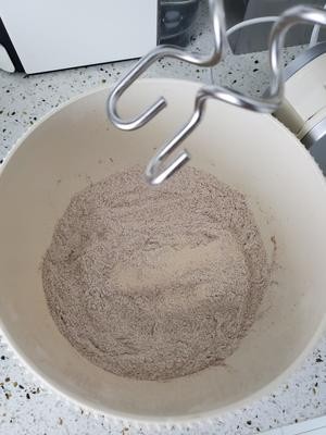 低脂又健康黑全麦馒头的做法 步骤1