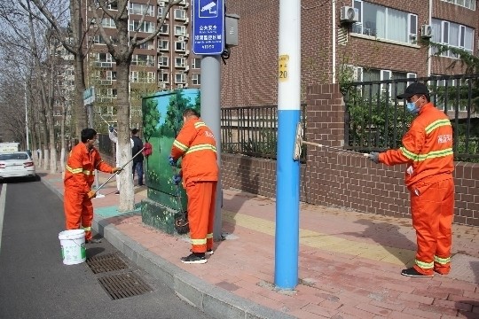 “立体净城”正当时,济南城管全力推进城市家具一体化综合保洁工作