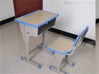 优惠出售学习桌,九五成新??,咨询问价,非诚勿扰,18645695057微信同步!