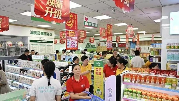 升级后的药店。受访者供图