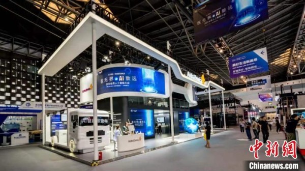 阿斯利康展区内的智能筛查车 阿斯利康供图