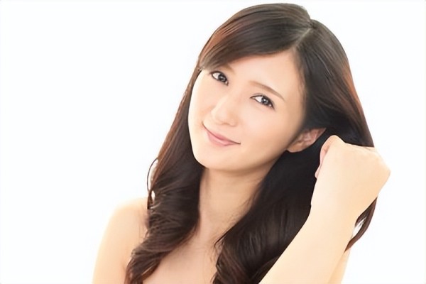 黄瓜敷脸，多喝蜂蜜水，教你4个美容小技巧，让你的皮肤光洁无瑕