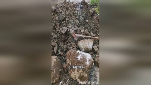 网友：祖坟冒青烟，用的就是这种砖头吧！