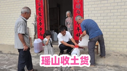 小翠给亲戚介绍相亲对象，终于步入婚姻殿堂，新郎官今天特别激动