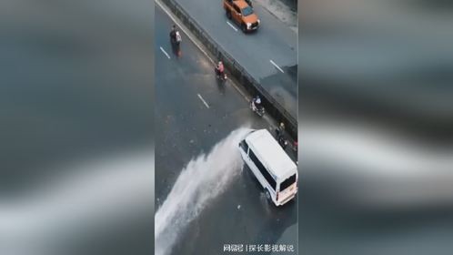 站在布隆后面