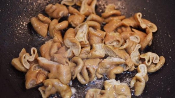 谁说肥肠臭？做好2步，去腥除味，没异味