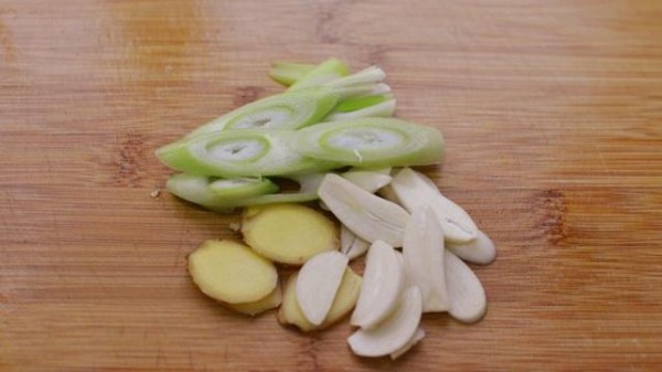 谁说肥肠臭？做好2步，去腥除味，没异味