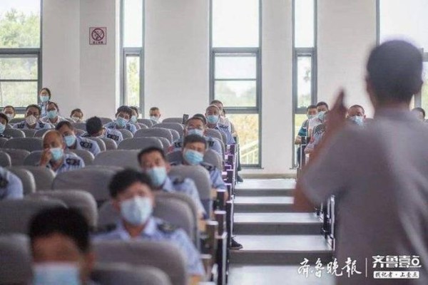 荣成市总工会举办“学会情绪管理 收获美好人生”心理讲座