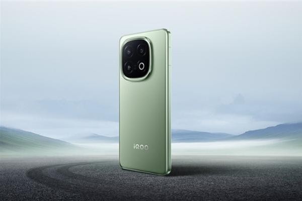 定制三星2K屏!iQOO 15配置将全面提升