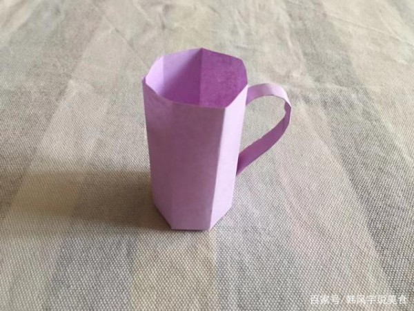 折纸折一个日常生活中离不开的水杯吧非常简单哦一起来折