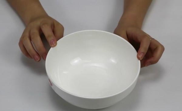 清洗玻璃杯千万别用洗洁精，教你一招，不仅干净还杀菌！
