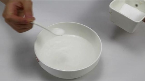 清洗玻璃杯千万别用洗洁精，教你一招，不仅干净还杀菌！