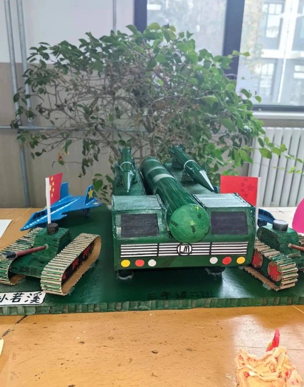 逸阳雅郡小学开展"旧物改造展新颜 巧手点缀新生活"实践活动