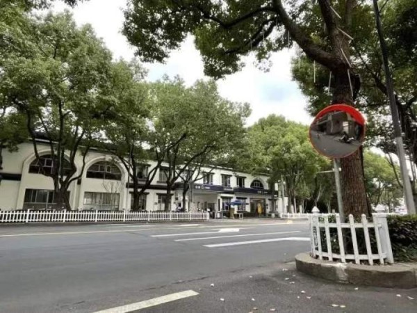 聚焦民生细微“小事”，为居民打造安全出行环境