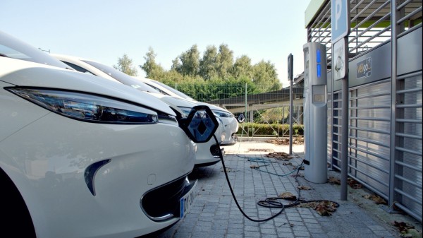 电动汽车充电 Car charging
