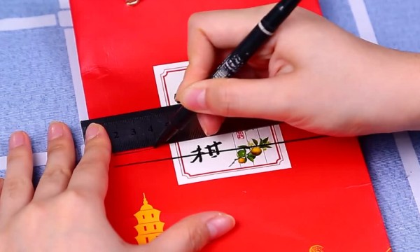 闲置购物袋改造方法：剪一剪挂卫生间，既环保又实用，朋友都夸好