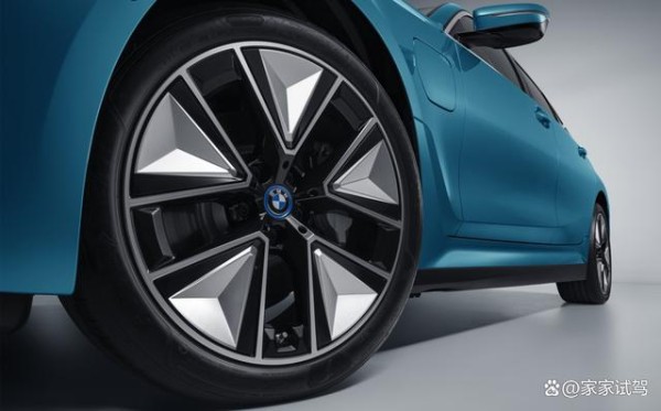全新BMW i3领跑电动时代，打造电量新生活-有驾