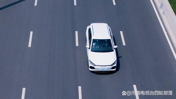 比亚迪2023款e2，年轻人都说“中”的10万级家庭纯电优选-有驾
