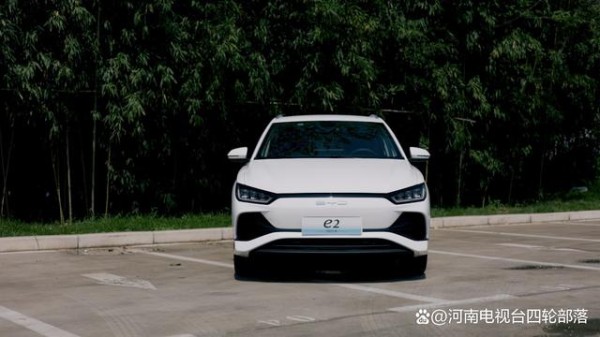 比亚迪2023款e2，年轻人都说“中”的10万级家庭纯电优选-有驾