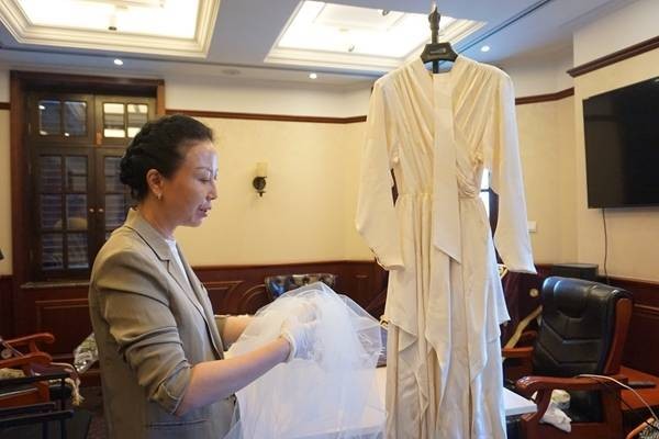 传承犹太难民上海生活的过往 72岁婚纱焕然一新再回“家”