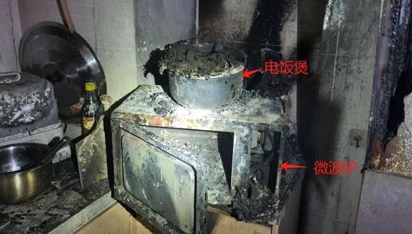 今晚快检查你家厨房，这类隐患别忽视！她家的已经成封面图了……