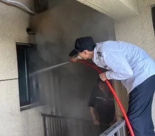 今晚快检查你家厨房，这类隐患别忽视！她家的已经成封面图了……