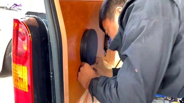 五菱之光改装热潮：普通人如何玩转个性化生活-有驾