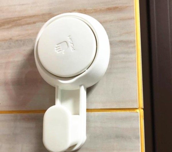 有了免钉胶，家里不用像蜂窝煤一样到处都是孔