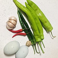 擂椒皮蛋，烹饪小白也能做的#快手菜#的做法图解1