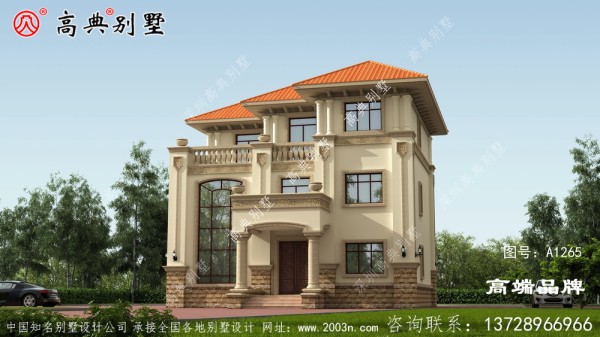 厨房旁边有储藏室和餐厅设计，热菜上桌不非常方便