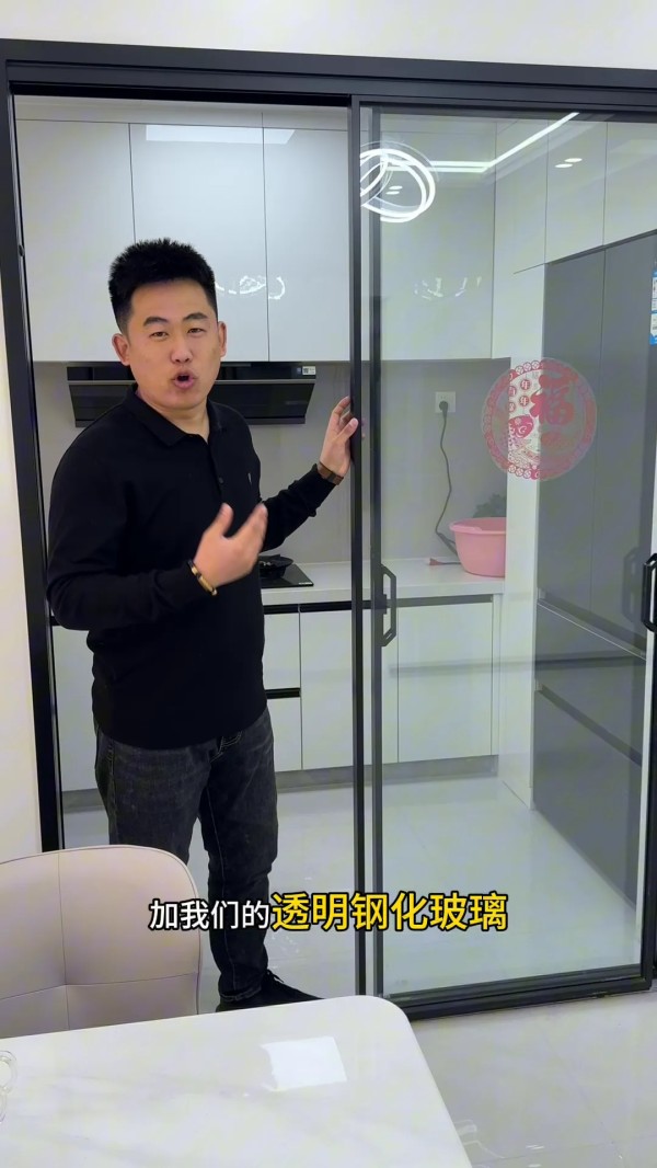 淘淘慧通：厨房布局与推拉门选择，打造简约实用的通透空间指南